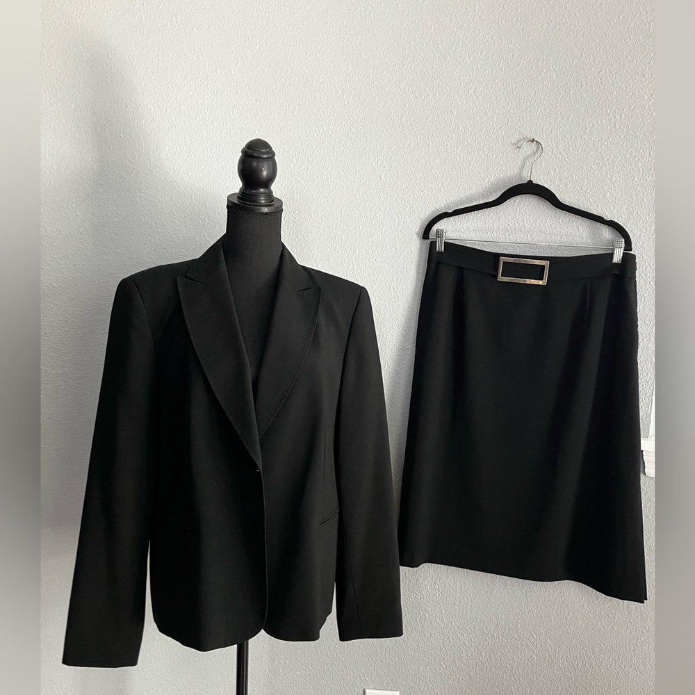 Tuzzi Black Blazer and Skirt Set fully lined US size 12 in like new condition